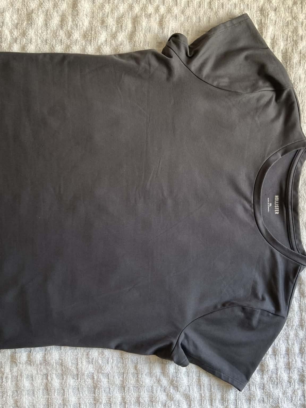 Hollister Women's Crop Tee — Black